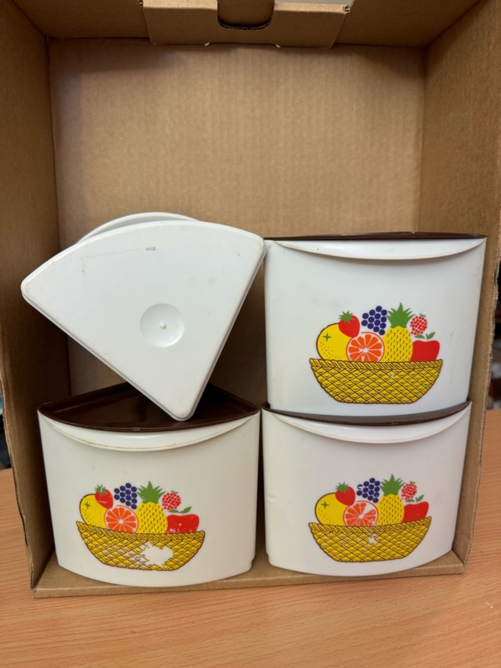 4 plastic triangular shaped containers, fruit bowl design. Some color coming off - Picture 3 of 3